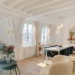 Chic à la Parisienne, Central Paris - Marais